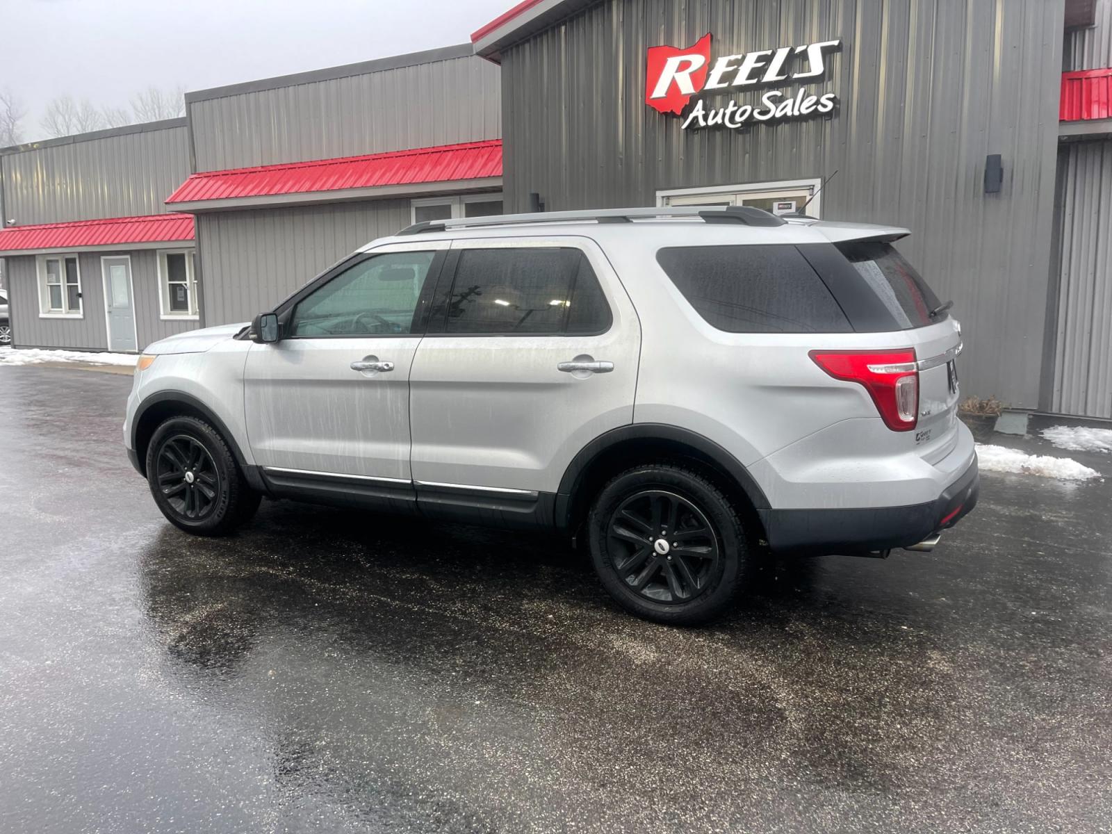 2013 Silver /Black Ford Explorer XLT 4WD (1FM5K8D84DG) with an 3.5L V6 DOHC 24V engine, 6-Speed Automatic transmission, located at 547 E. Main St., Orwell, OH, 44076, (440) 437-5893, 41.535435, -80.847855 - This 2013 Ford Explorer XLT with the 4WD option is powered by a 3.5-liter V6 engine paired with a 6-speed automatic transmission and comes equipped with a tow package capable of pulling up to 5,000 pounds, making it suitable for various towing needs. The inclusion of tri-zone automatic climate contr - Photo #14